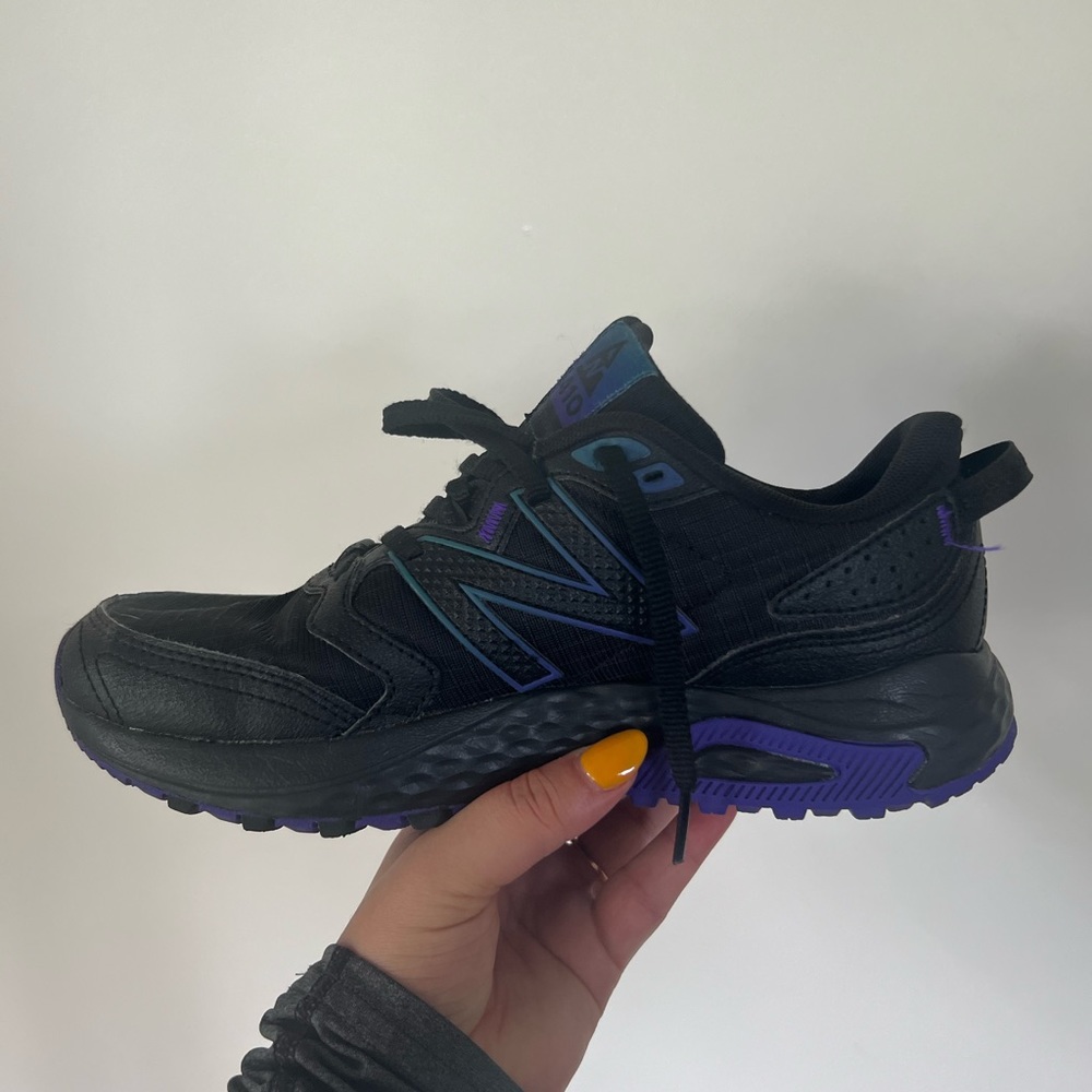 Gently used hiking new balance shoes